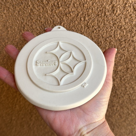 NWOT Pittsburgh Steelers NFL Pfaltzgraff
5" Cookie Mold VINTAGE RARE - Picture 8 of 11